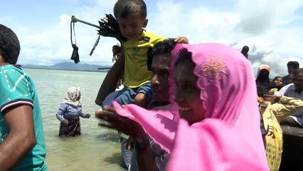 Children 'burned alive' say Rohingya refugees
