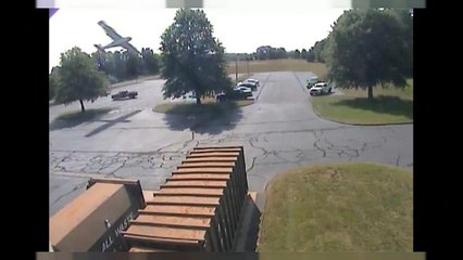 [شاهد] حادث تحطم طائرة أمريكية ونجاة القبطان