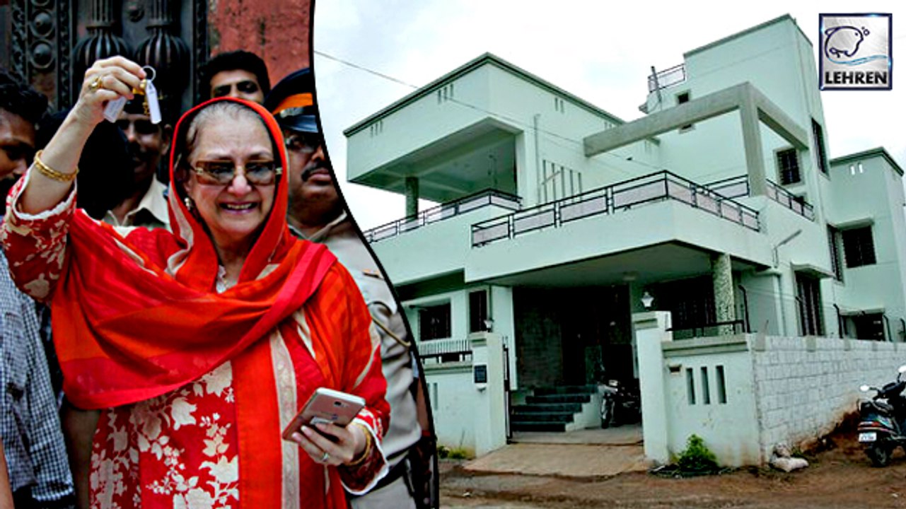 Saira Banu Flaunts Keys As Dilip Kumar Wins A Property Case