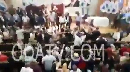 AKP Kongresinde Dombra eşliğinde kavga