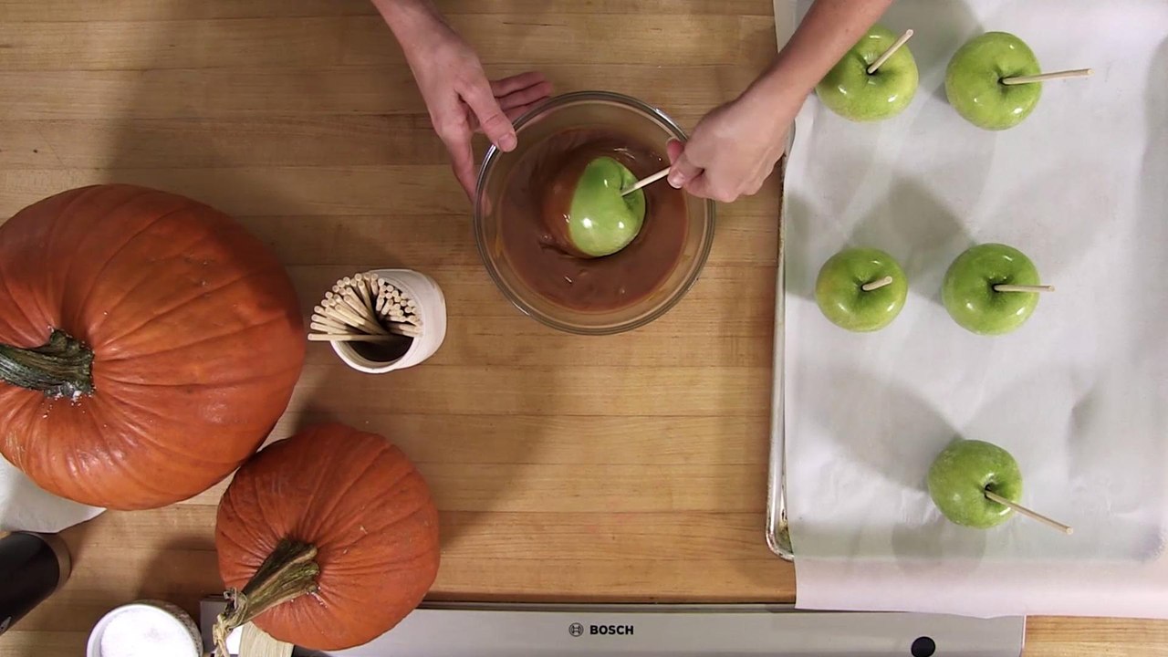 How to Make Perfect Caramel Candy Apples