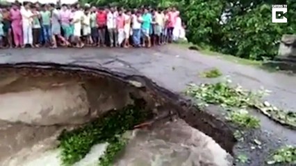 Download Video: Inde : Des gens qui jouent avec un pont en train de s'écrouler et ça mal finit !