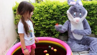 FIZEMOS UMA PISCINA DE CHOCOLATE COM O COELHO DA PASCOA