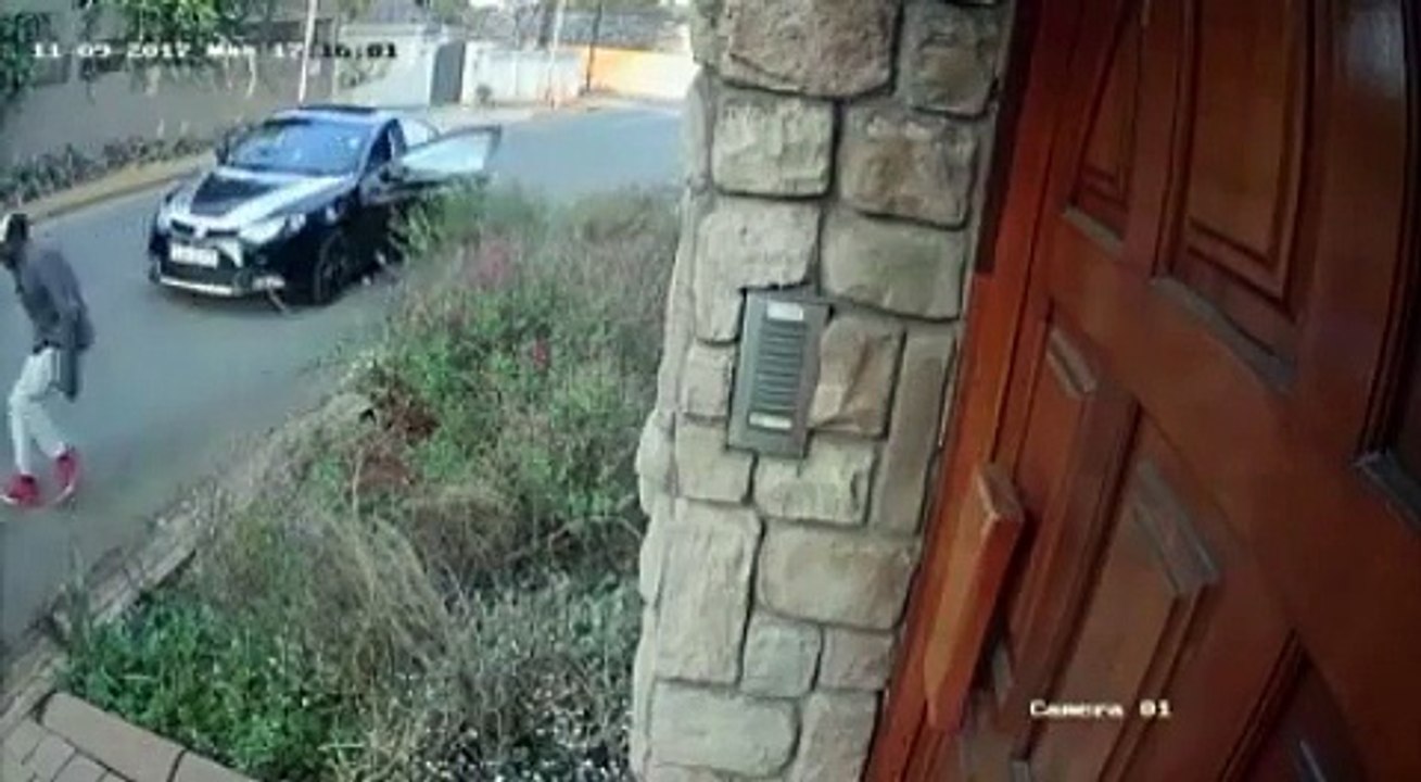 Robbery Caught On Live Camera