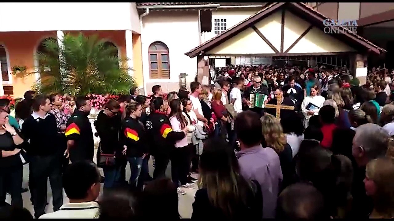 Cortejo de professor vítima de acidente