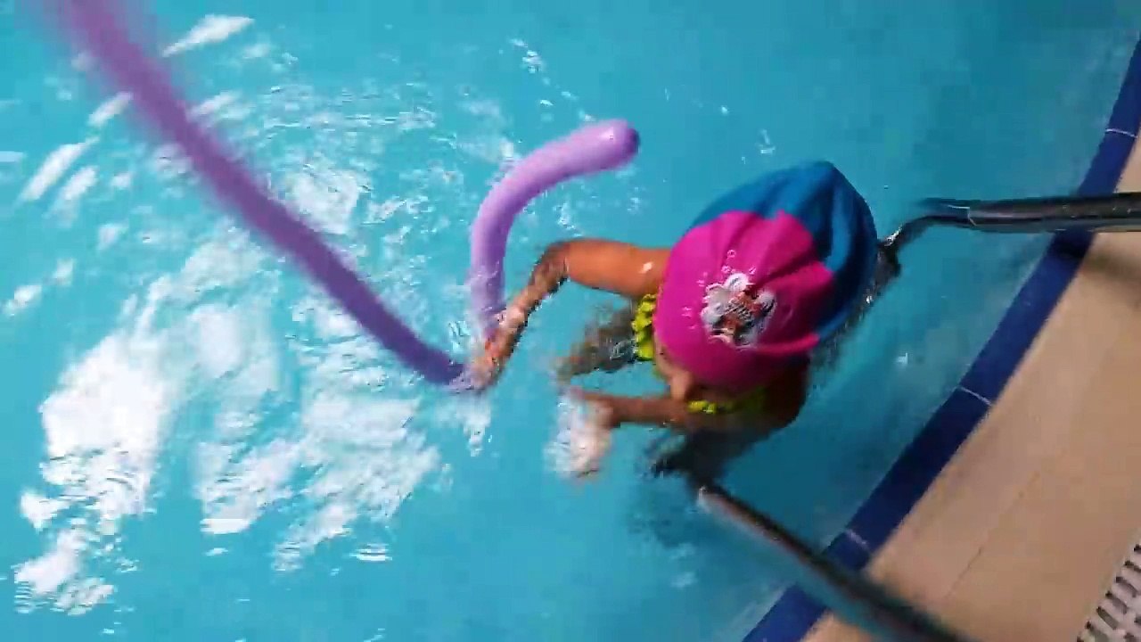 Porto bello hotelde  kış günü havuz keyfi, eğlenceli çocuk videosu