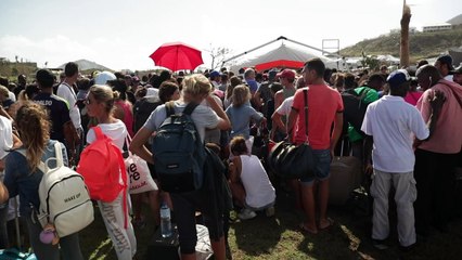 Irma: France evacuates Irma victims from St Martin