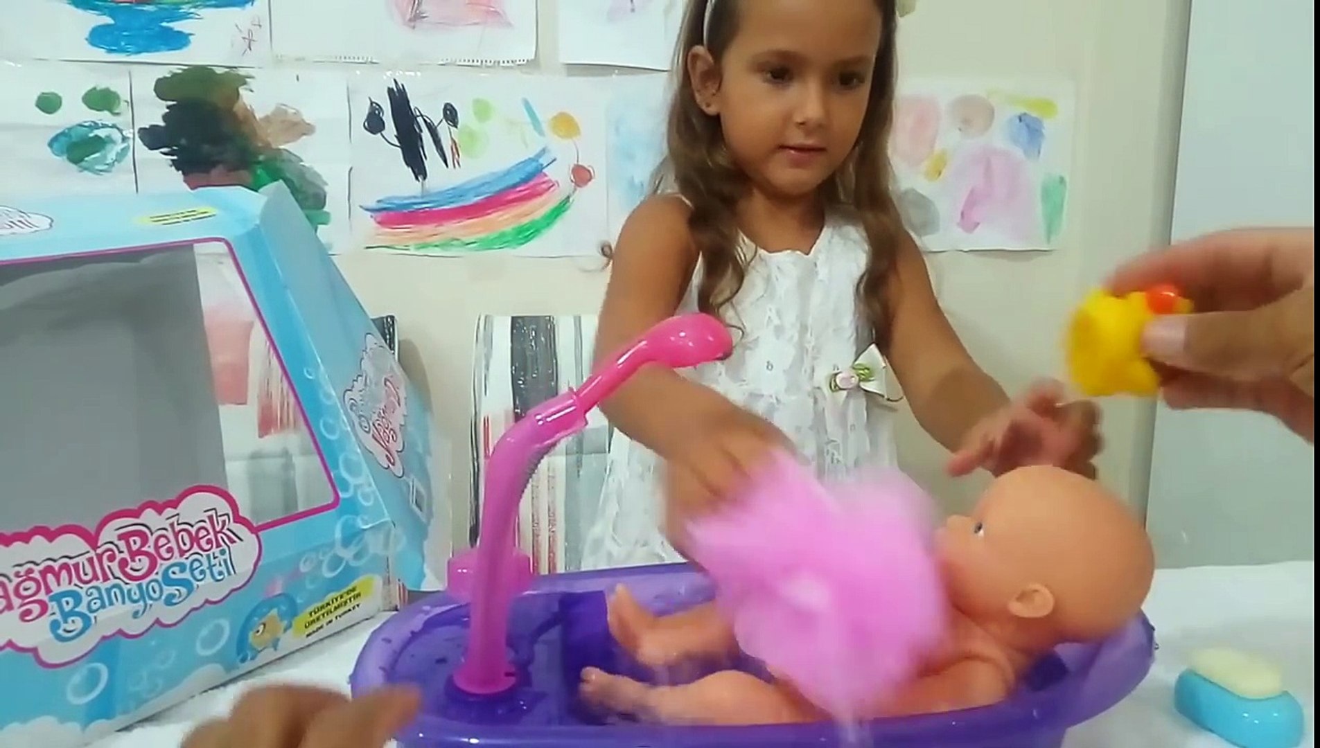 yağmur bebek banyo seti oyuncak kutu açımı,baby doll banyo yaptırma oyunu,  eğlenceli çocuk videosu - Dailymotion Video