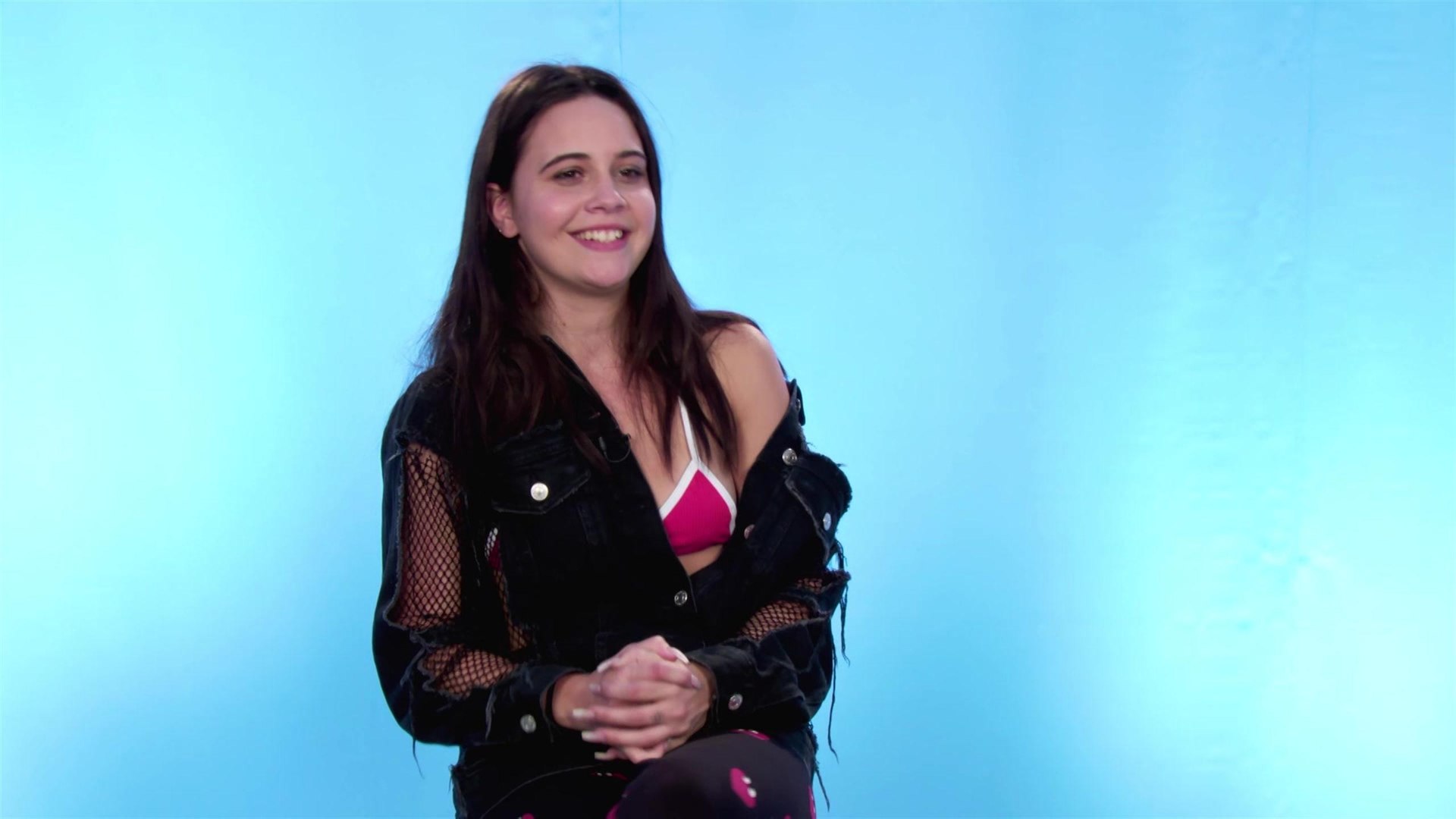 ⁣Bea Miller Explains How Her Synesthesia Links Miley Cyrus