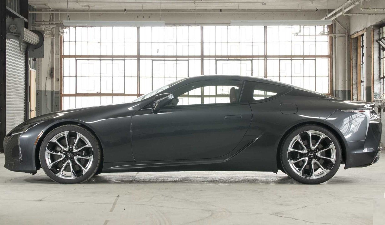 2018 Lexus LC 500 VS Ford Mustang GT V8