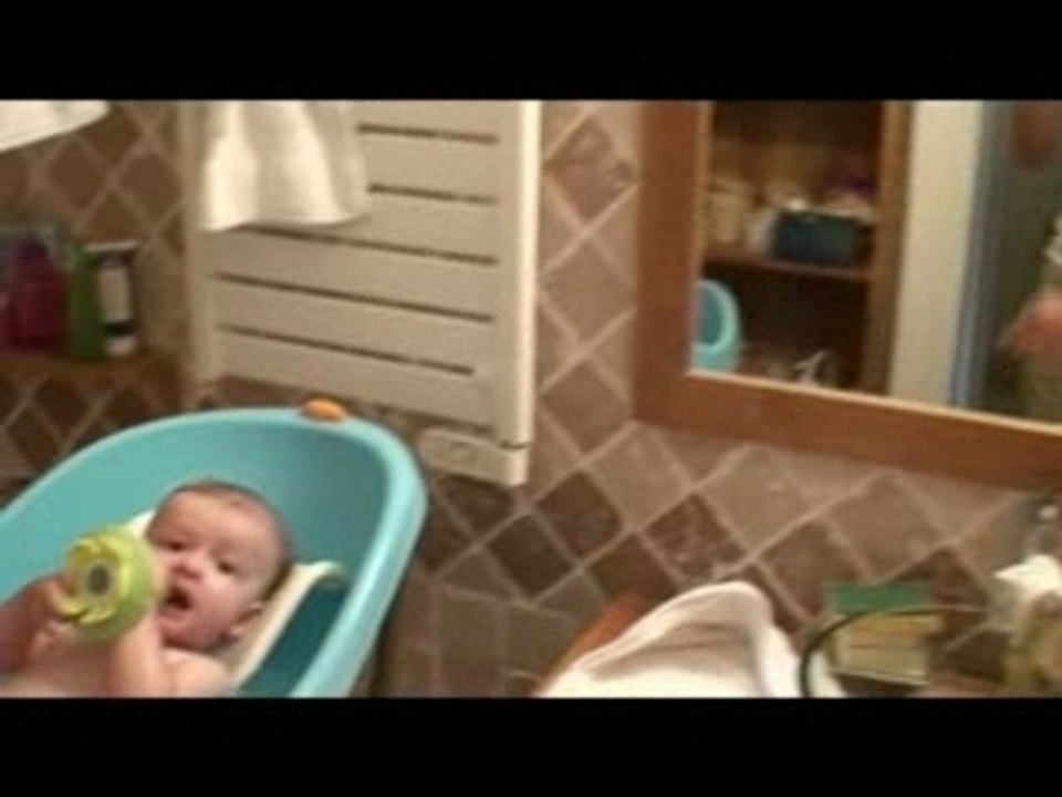 Maxime prend son bain
