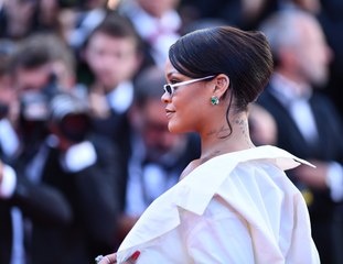 En 2017 Rihanna s'est lâchée ! Découvrez ses looks excentriques