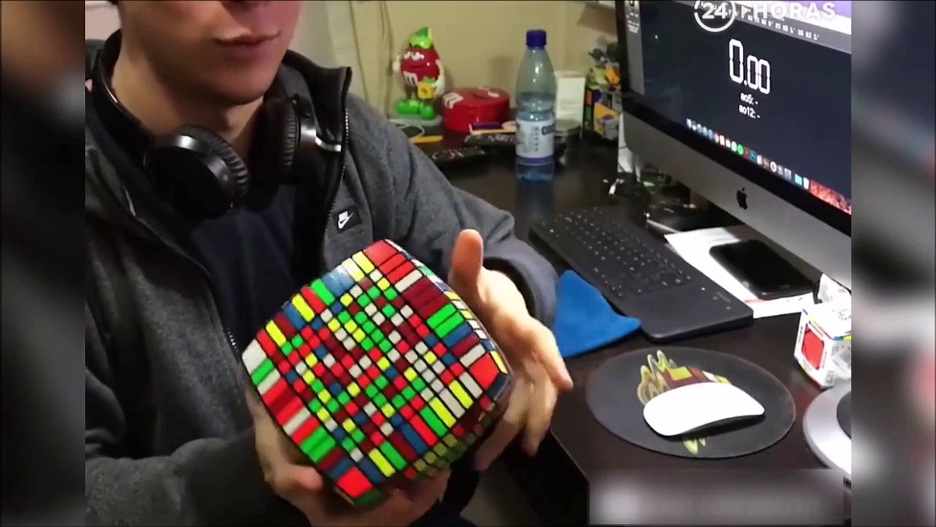 Voici le rubik's cube le plus compliqué à resoudre et on comprend pourquoi  - Vidéo Dailymotion