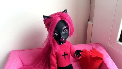 КАК СШИТЬ СВИТЕР ДЛЯ КУКЛЫ ИЗ НОСКА ♡ КАК СШИТЬ ОДЕЖДУ ИЗ НОСКА ♡ FOR DOLLS