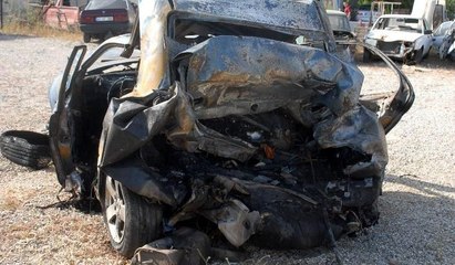 Polisin durdurduğu otomobile minibüs çarptı, yangın çıktı: 2 ölü