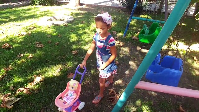 Minik bebek ve elif ile park keyfi , Eğlenceli çocuk videosu