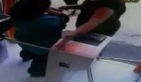 Kadın tuvalet görevlisini 1 lira için tekme tokat dövdüler