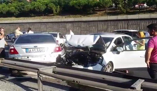 TEM’de zincirleme trafik kazası: Trafik durma noktasına geldi