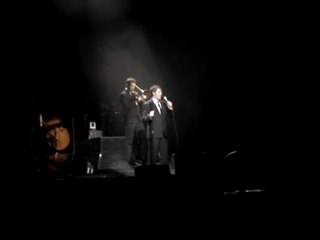 MICHAEL BUBLE et son musicien...ZENITH 2007