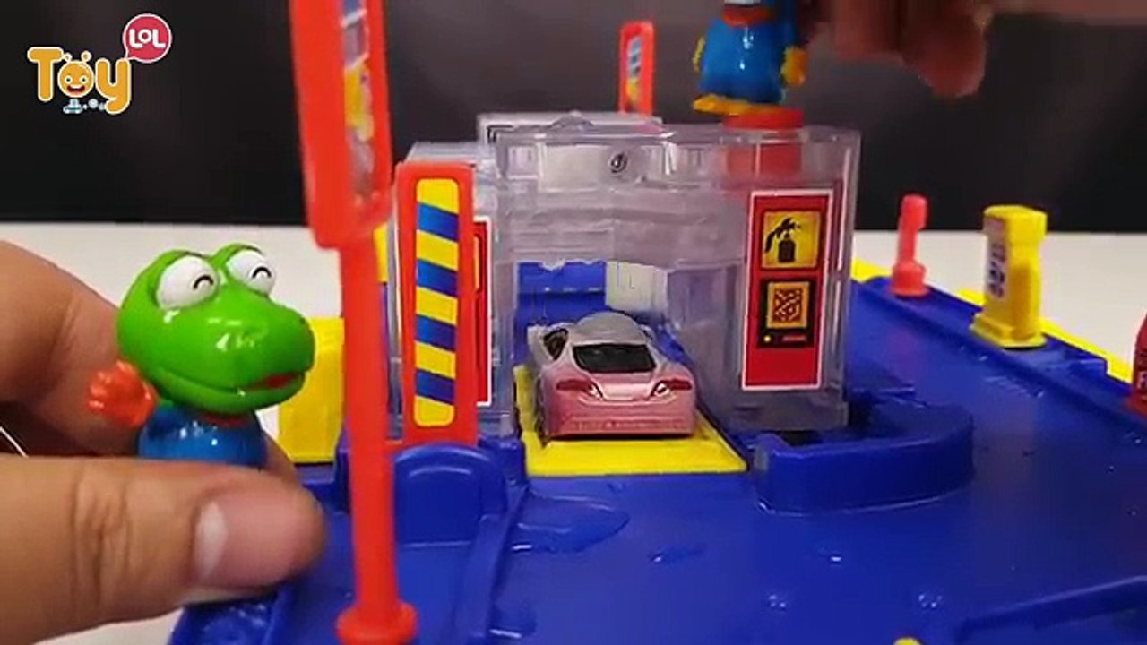 Voiture changer couleur couleur vite rapide voie gare jouet trains jouets Yura passent la couleur de changement de couleur de la station, jouer, jouer de lavage de voiture Saison