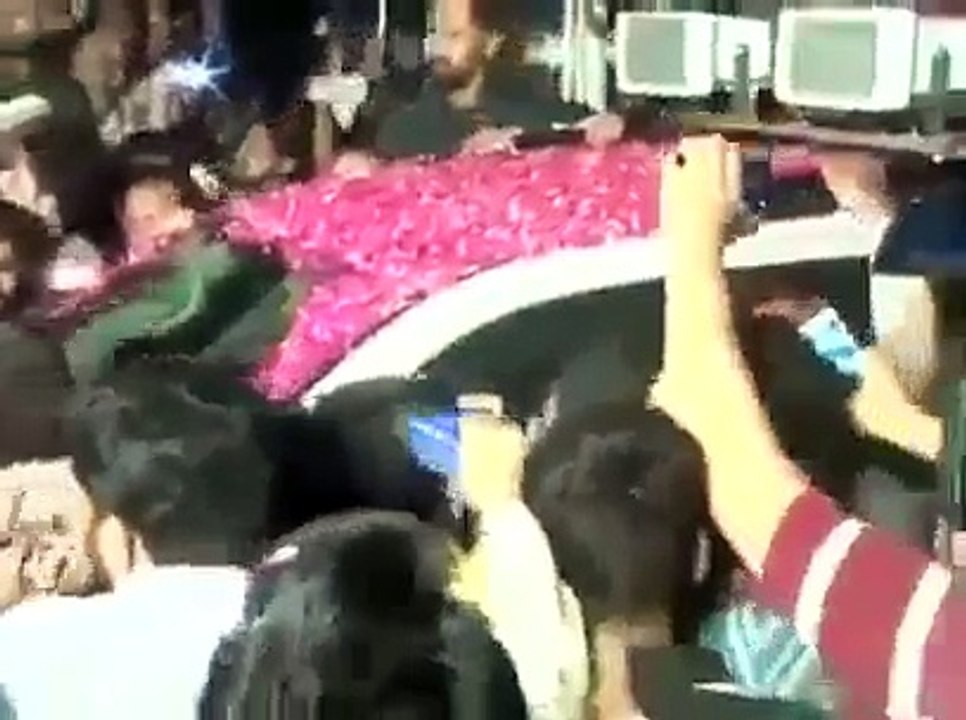 Girl Chanting Chor Aya Chor Aya Infront Of Maryam Nawaz Car.