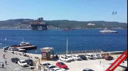 Dev platform Çanakkale Boğazı'ndan geçti