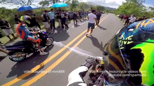 Course sauvage entre 2 motards pour 22000$ suivie par 10000 personnes prévenues par Facebook