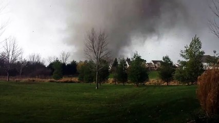 Il filme la tornade arriver puis la maison rasée 2 minutes plus tard !