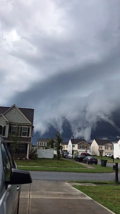 Non ce n'est pas un tsunami... ce sont des nuages !