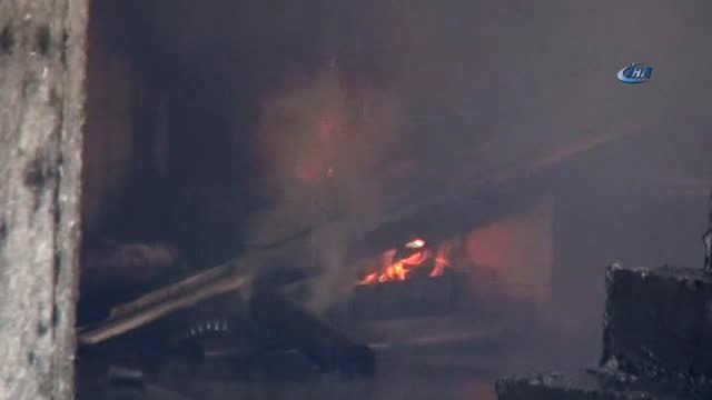 Apartmanın Zemin Katındaki Yangın Korkuttu