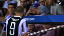 Gonzalo Higuain gives middle finger to taunting Barcelona fans - from YouTube