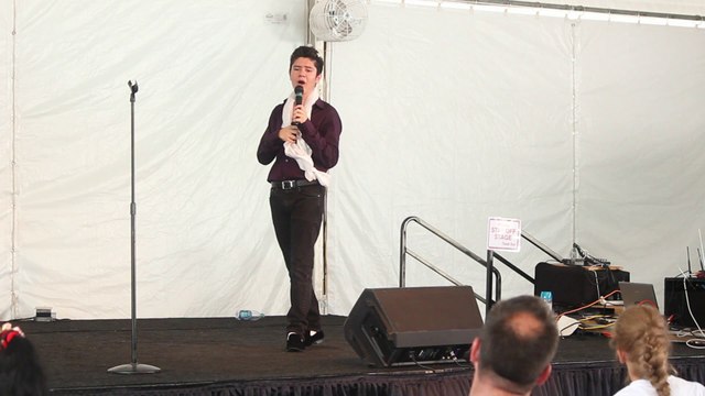 Moses Snow sings 'Blue Hawaii' Elvis Week 2017