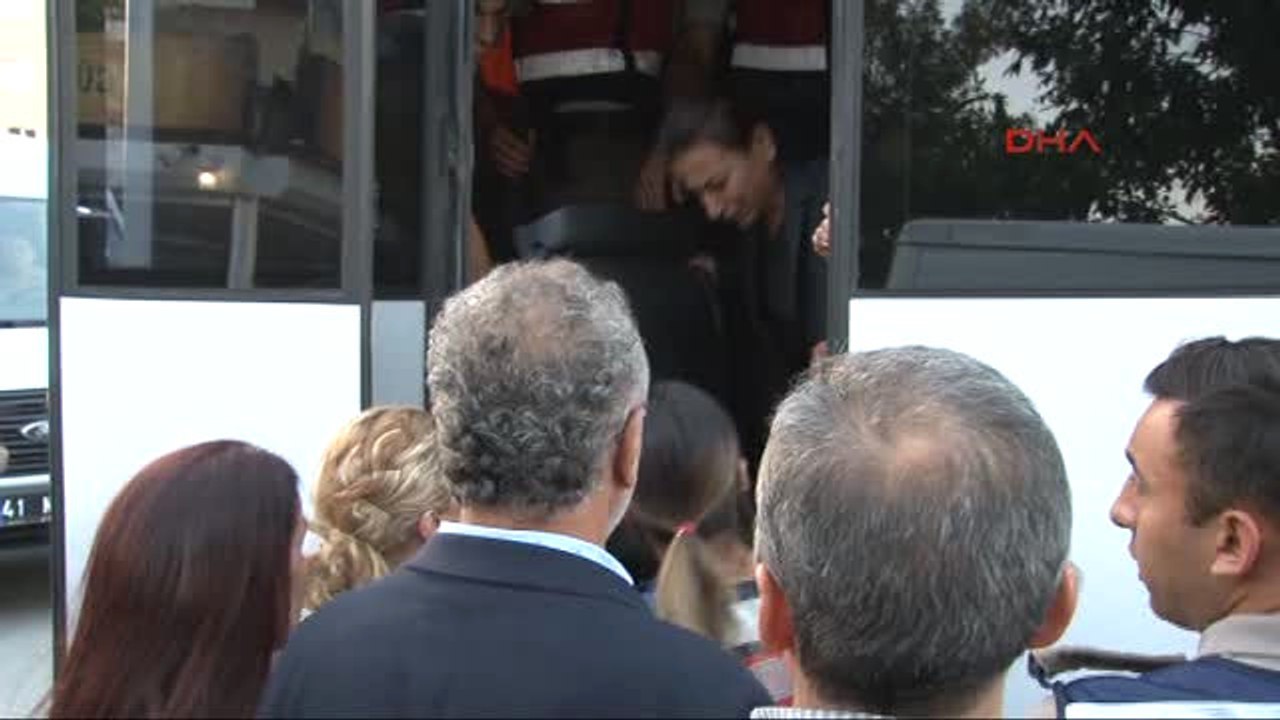 Hdp'li Aysel Tuğluk, Annesinin Cenazesine Katıldı