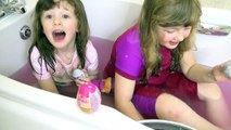 Gelli Baff Slime Baff | kids playing in bathtub in water | Frozen Toys | Barbie Surprise eggs