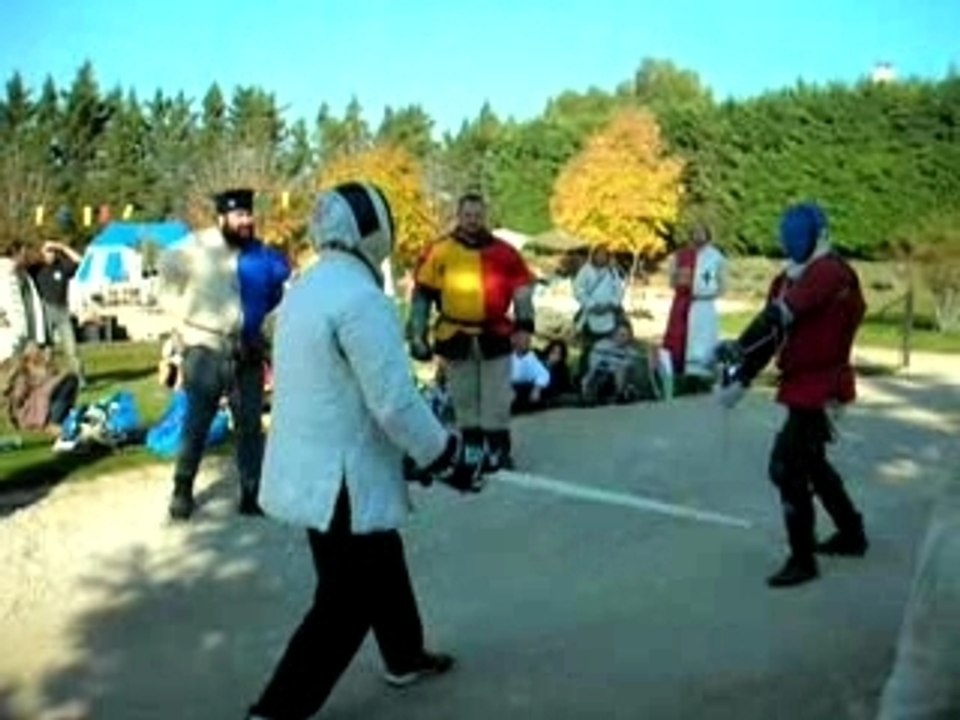 Assault epee longue combat medieval