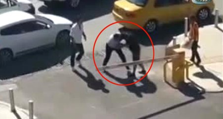 Halk Otobüsü Şoförü, Tartıştığı Sürücüyü Yumrukladı, Vatandaş Cep Telefonuyla Kaydetti