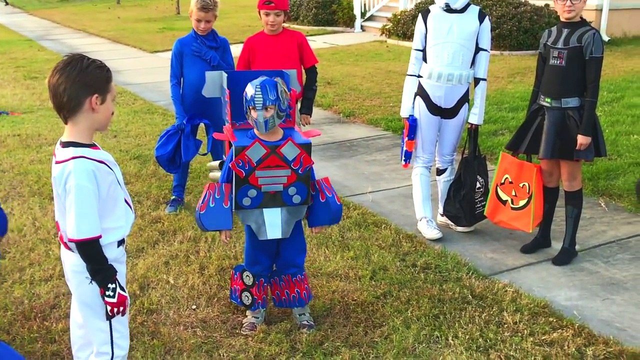 Optimus Prime Transformers Cardboard Costume : Autobot to Semi-Truck