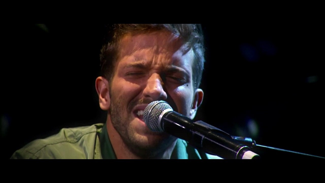 Pablo Alborán cantando por primera vez "Saturno" en directo