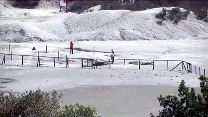 Family dies after falling into volcanic crater in Italy