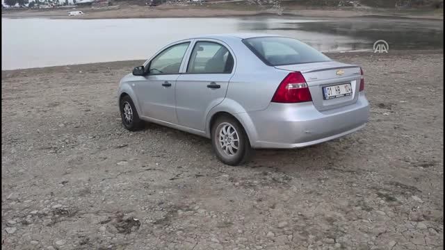 Çalıntı Otomobil Göl Kenarında Bulundu