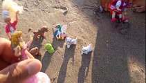 Plaj keyfi . Elif barbie ve prensesler ile plajda kumda oynuyor .Eğlenceli çocuk videosu