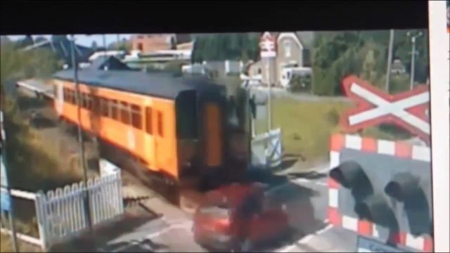 اللہ کا فیصلہ ۔ جب ناں ہو تو بندہ ایسے بچ جاتا ہے ایک ایمان افروز کلپ