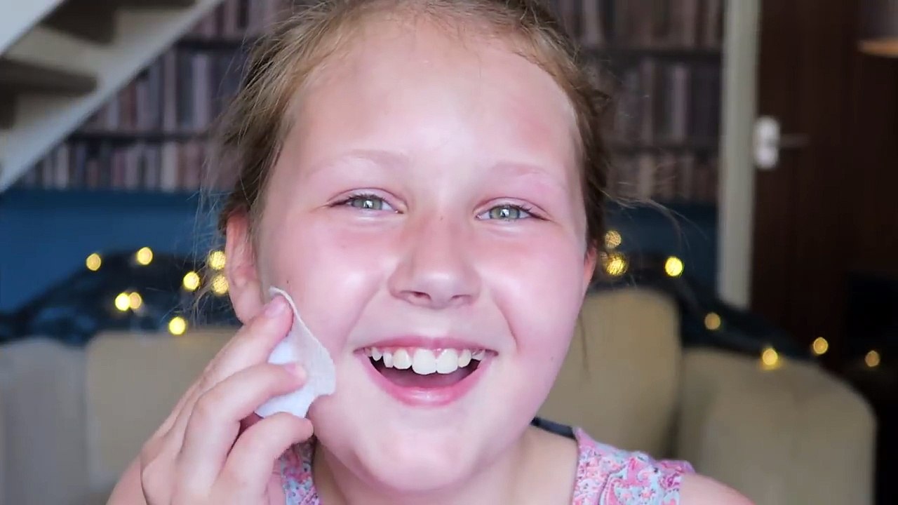 100 LAYERS OF FOUNDATION BY A CHILD!!