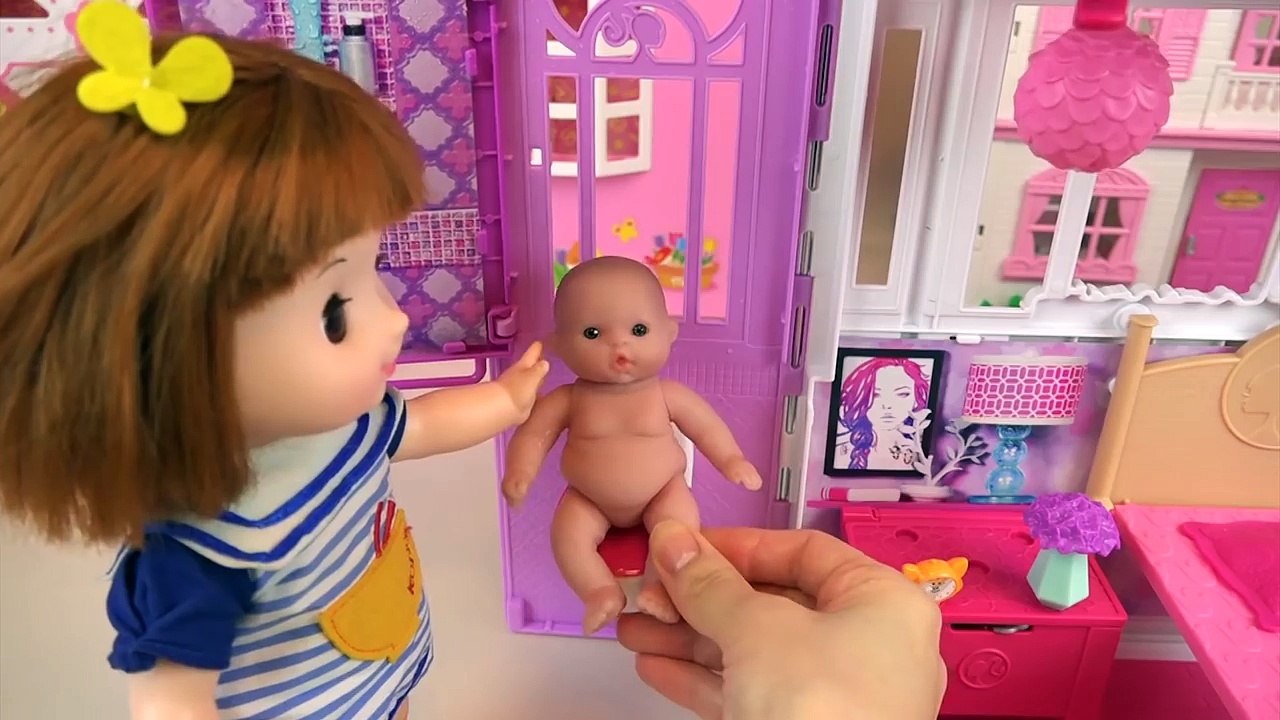 Baby doll and Barbie pink house toys - video Dailymotion