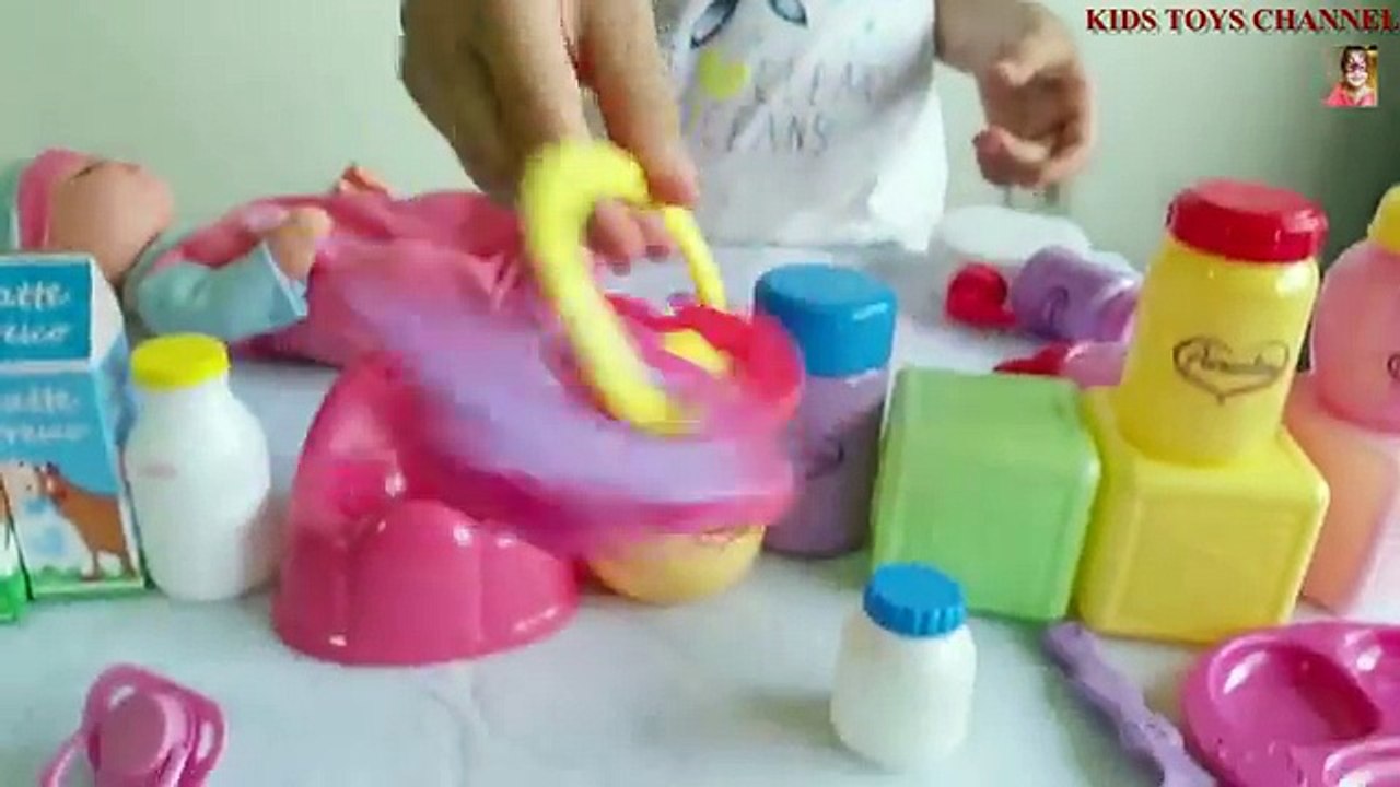 Après bébé mal bain poupée alimentation drôle enfants désordonné jouer temps équipe jouets vidéo