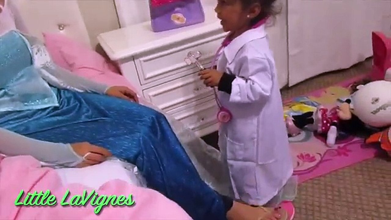 DOC MCSTUFFINS CHECK UP TURNS INTO FLU SHOT AND TUMMY ACHE BY SICK FROZEN ELSA!