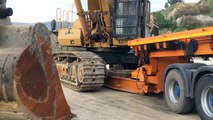 Transporting Caterpillar 375 Excavator - Heavy Transports