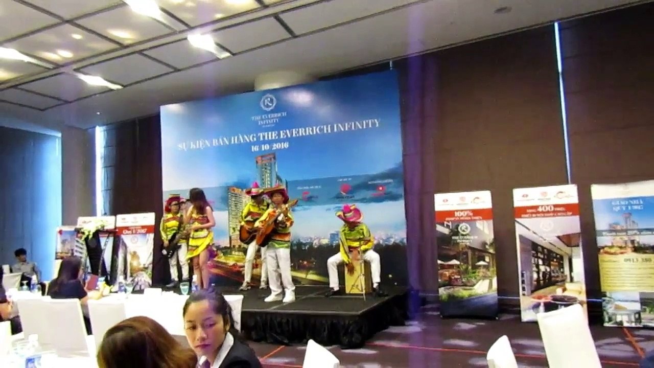 FLASHLIGHT Ban nhạc Flamenco Tumbadora Biểu diễn Show Căn Hộ Cao Cấp THE EVERRICH INFINITY