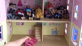 Américain poupée maison de poupées fille dans chambre regarder Kananis ~ hd hd