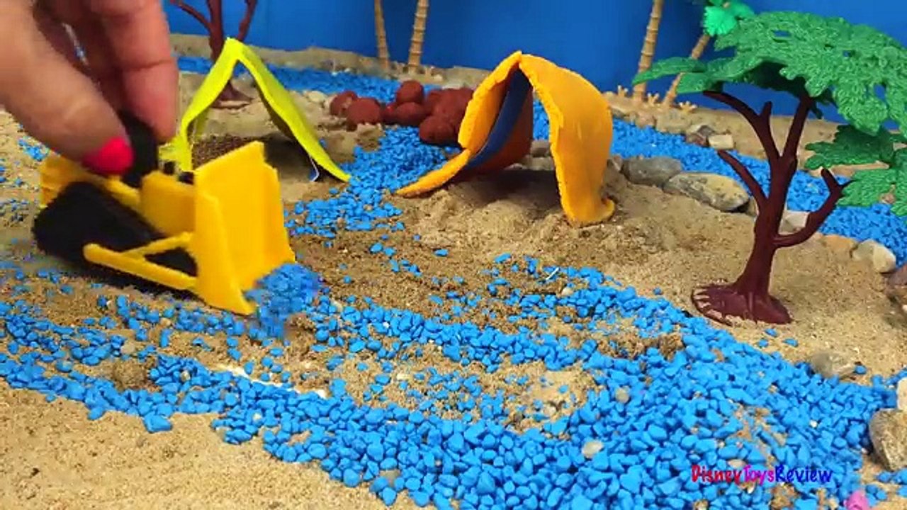 И кемпинг легковые автомобили кошка строительство дисней молния мать Маккуин могущественный играть с playdoh